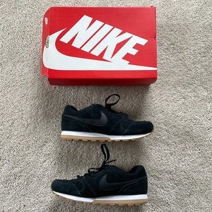 Nike MD Runner 2 SE Shoe - Like New Condition